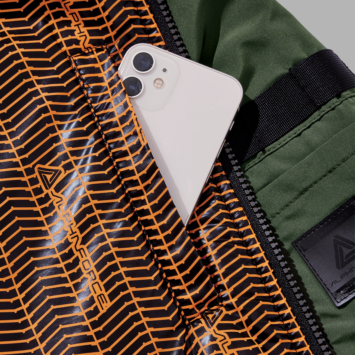 23AW401 インサレーションテックボンバージャケット