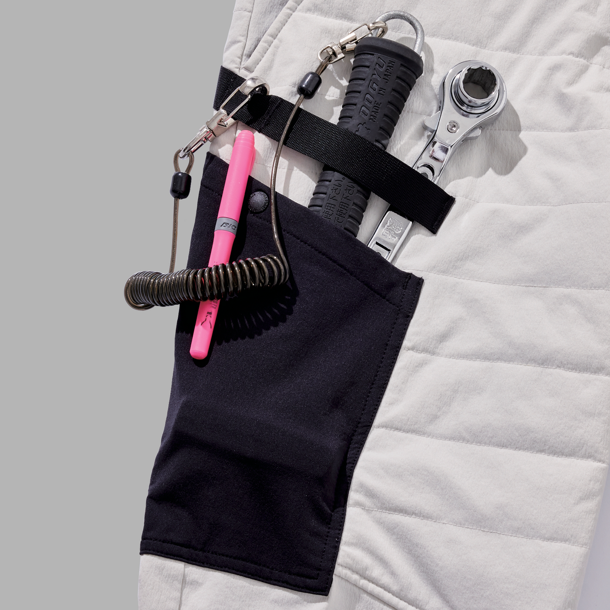 23AW403 インサレーションライトパテッドカーゴパンツ